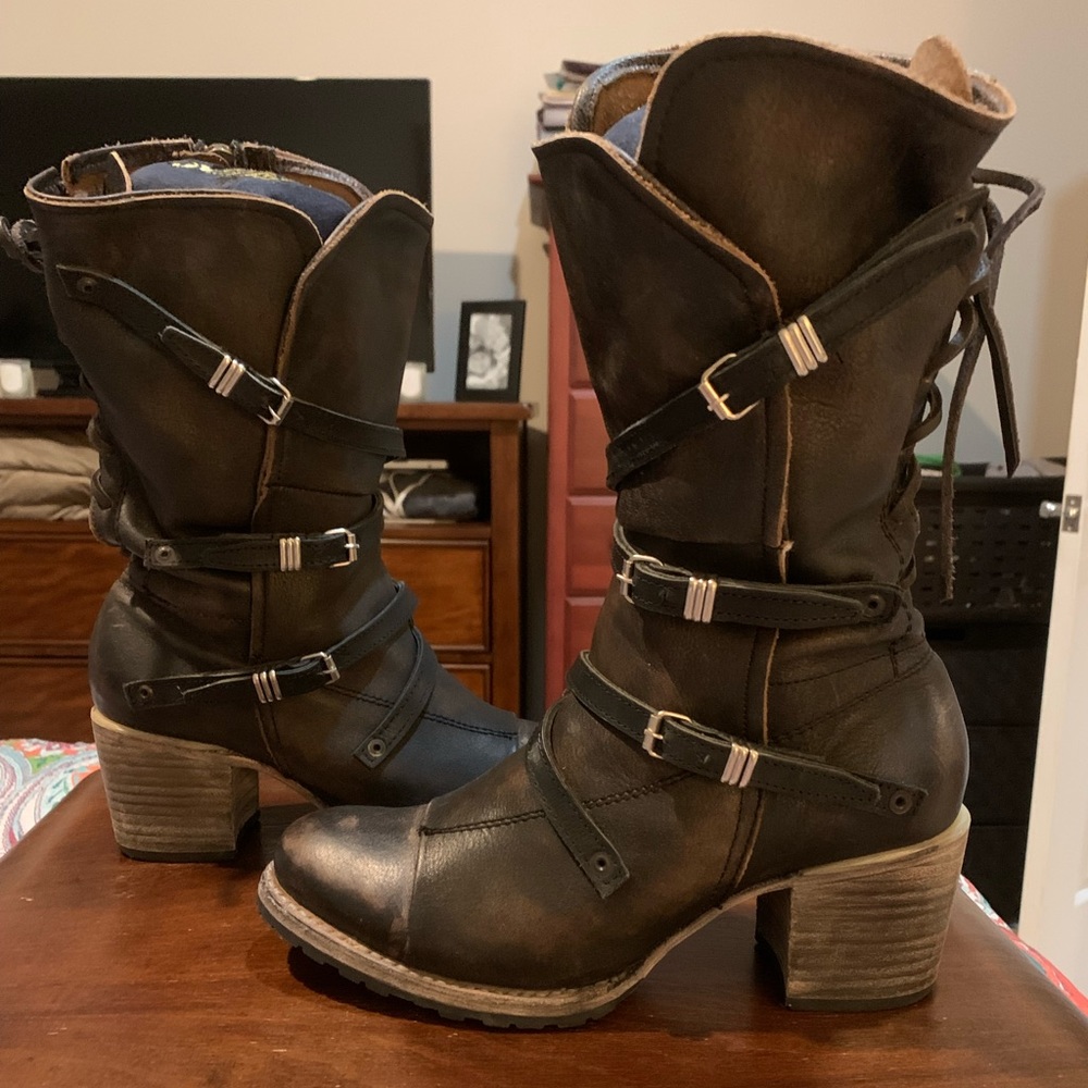FREEBIRD Cora in Black Size 10, BNIB! Color no longer available on the website.